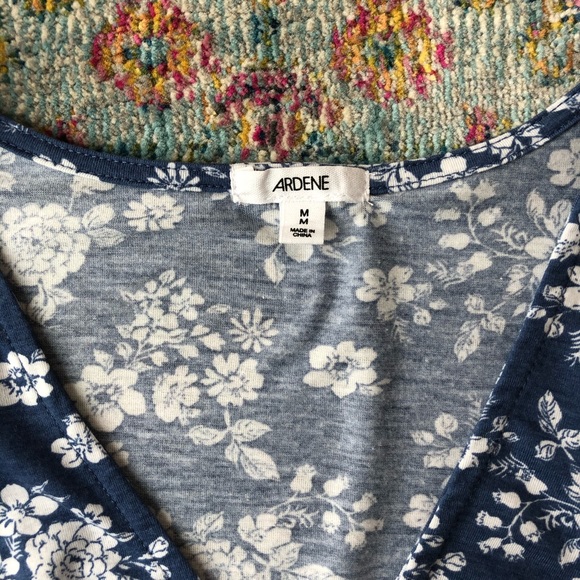 Blue floral top - Picture 4 of 5